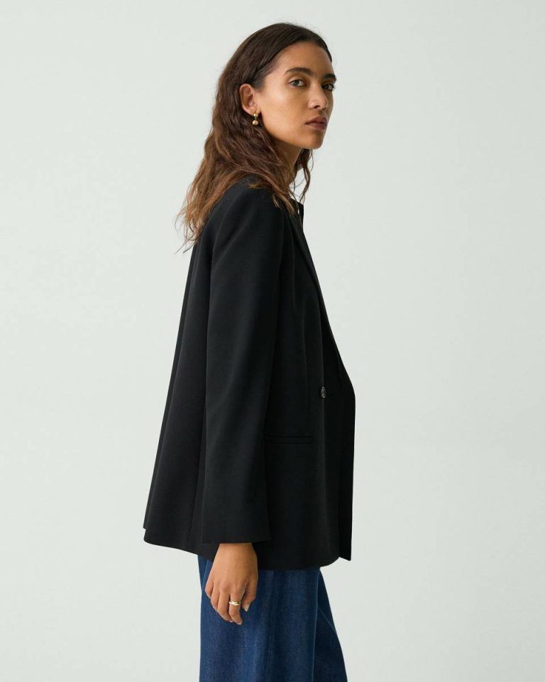 Black Women Blazers + Jackets Relaxed Double-Breasted Blazer In Admiral Crepe Theory - 2