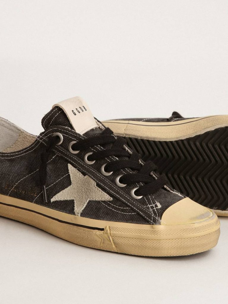Golden Goose V-Star Men's V-Star Ltd In Black Canvas With Ice-Gray Star And Heel Men - 4