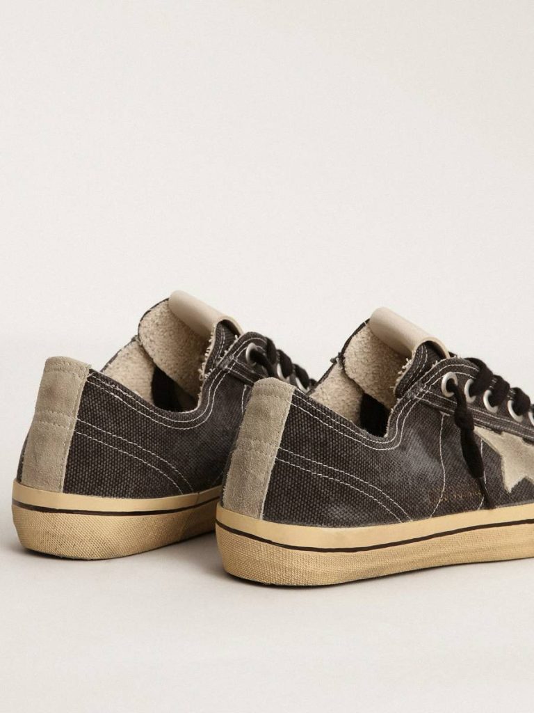 Golden Goose V-Star Men's V-Star Ltd In Black Canvas With Ice-Gray Star And Heel Men - 5