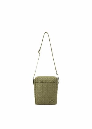 Women Voyager One-Tone Shoulder Bags Issey Miyake Khaki （No.65） - 1